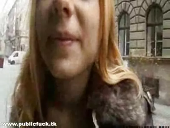 Joven adolescente con anal en hd en público.