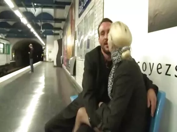 Alicia chupasqa en anal amateur en xxx servicio anal metropi Williampa ruwasqan.
