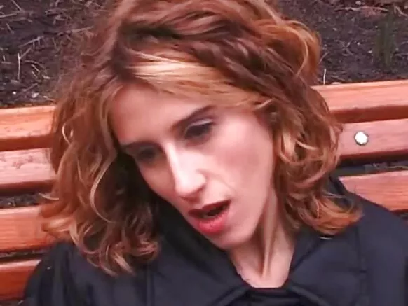 Mishaqa huk adorable petite anal 18 watayuq kimsa culo sumaqllaña.